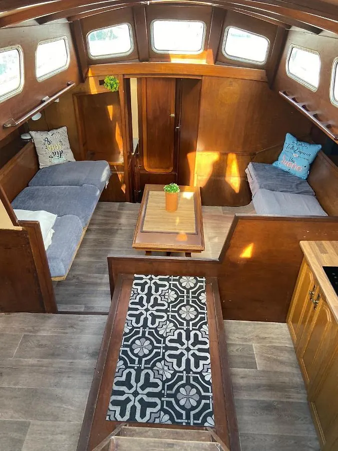 Fantastic Sailing Boat To Sleep In Barcelona Hotel 0*,